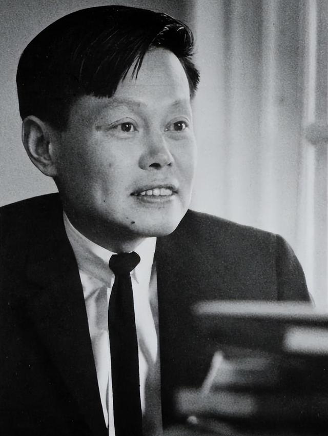 翁帆没想到，人情世故、江湖地位在杨振宁告别仪式上体现淋漓尽致