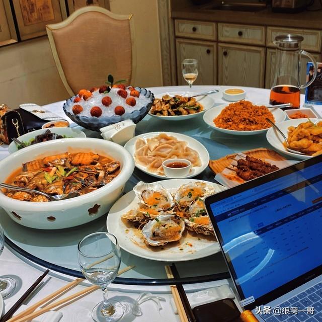 公款吃喝已经一去不复返了，很多高档酒楼现在也开始搞团购了