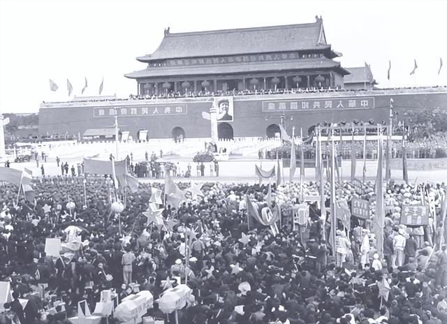 毛主席为何一生不进故宫，终生再未回延安？周总理的谈话道出实情