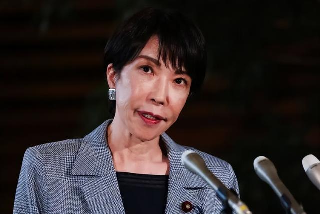 特朗普重拳敲打日方，驻日美军站队，中方警告，高市下台或倒计时