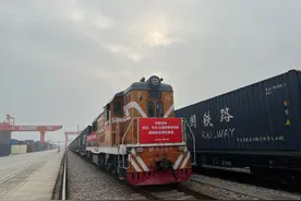 共建中部地区开放新高地 武汉长沙两地联合中欧班列首发图片