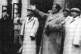1965年，毛主席得知曾希圣没工作后，怒批当地领导：都别忘了本图片
