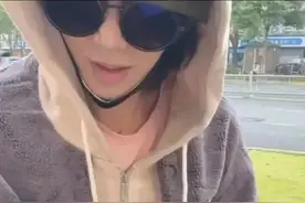 华晨宇签了个名，网友炸了！因为，之前有人因此被骗得身无分文图片