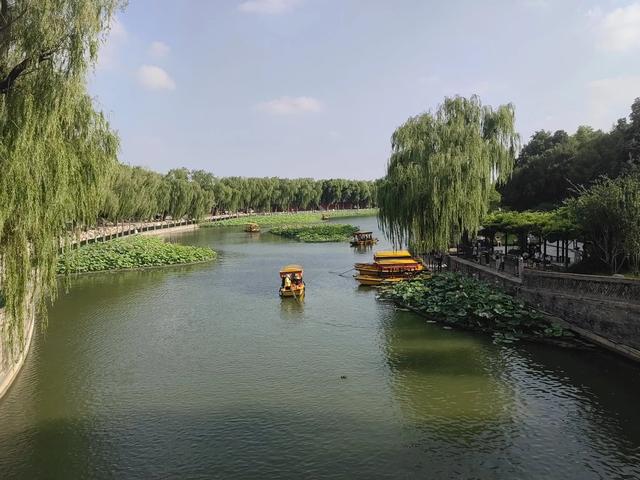 北京北海公园：都有哪些景点，绕湖走一圈看看。