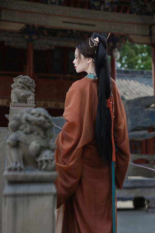 建筑为卷，衣冠作笔丨让飞檐与襦裙共绣华夏图腾！