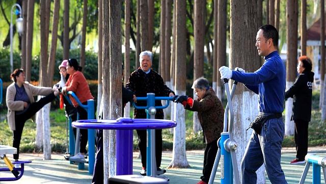 锻炼越多越早死？医生警告：这3种运动、中老年人别再拼命做了！