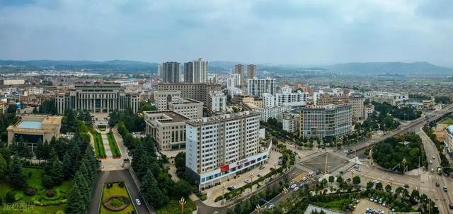 云南省的下一个“昆明”，不是红河不是玉溪，而是这座低调的城市