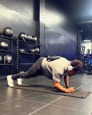 负重+自重腹肌训练，每天坚持80次，虐出硬核腹肌！