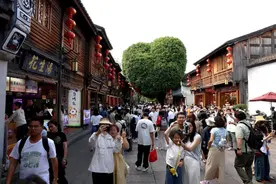 3100万人次！246.56亿元！图片