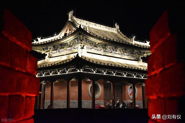 夜游大同只为找一家可口的刀削面，云岗石窟里发现惊美彩绘