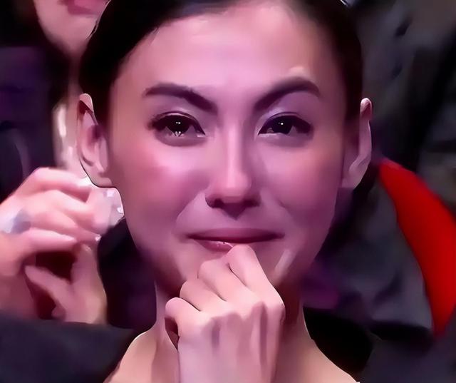 陪玩陪睡只是冰山一角，认干爹，舔手指，拜高踩低，实在荒唐！