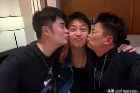 邓超晒与陈赫王宝强合照，网友：梦回2014年的跑男图片