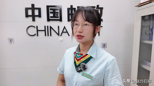 无人驾驶快递车亮相石屏街头