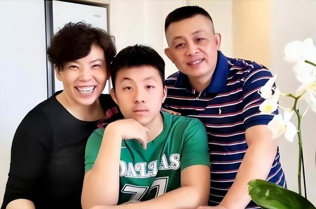 败光20亿、向洋人下跪、国籍问题，邓亚萍身上的标签到底是真是假
