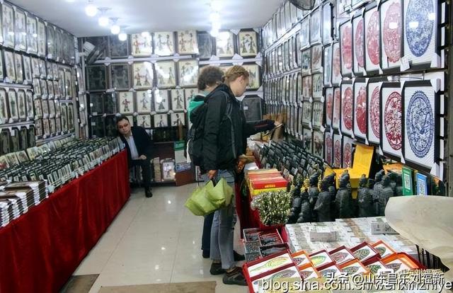 秋雨中的“西安回民街”街市（“陕西之旅”之六）