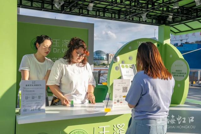 北外滩“落日度假岛”正式开放！市中心的沙滩你玩过吗？