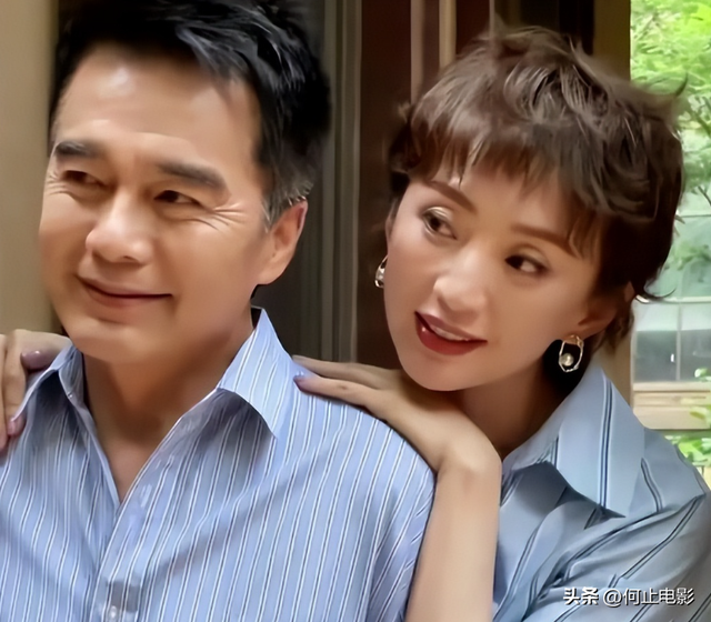 何晴葬礼结束，许亚军美国陪小儿子神情不见悲伤，评论区骂声一片