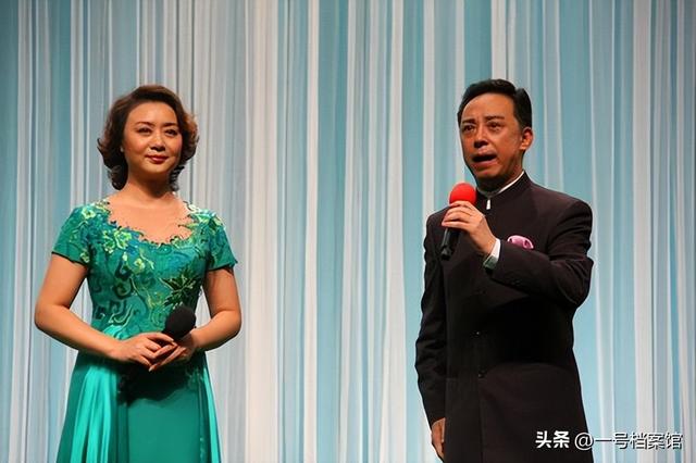 至今未婚未育，身边却有男人陪了近27年！59岁的她才是真人间清醒