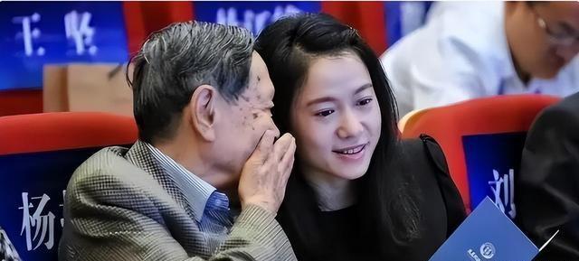 杨振宁去世仅3天，令人担忧的事发生了，原来翁帆一个字都没说错