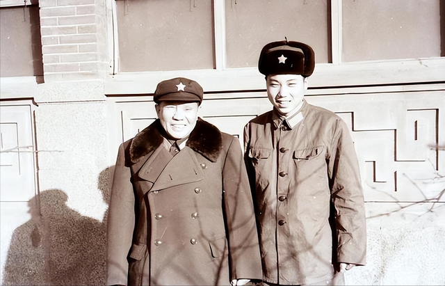 1958年	，开国上将要辞职、谁劝都没用，毛主席大怒：把聂荣臻找来