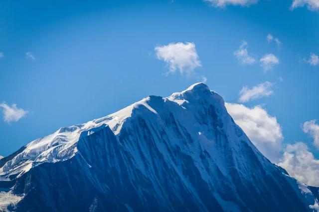 不是西藏去不起，而是川西日照金山更有性价比！