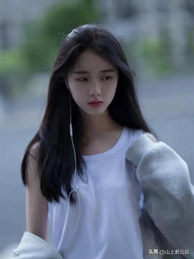 湖北武汉一校花好漂亮 168cm身高体重45kg 美得太犯规 让人移不开眼