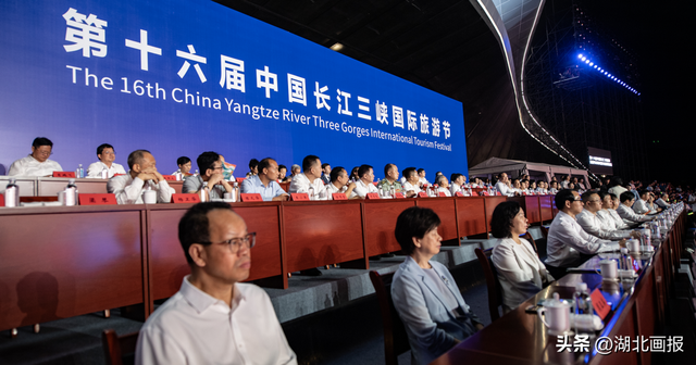 回看第十六届中国长江三峡国际旅游节开幕式上的精彩瞬间