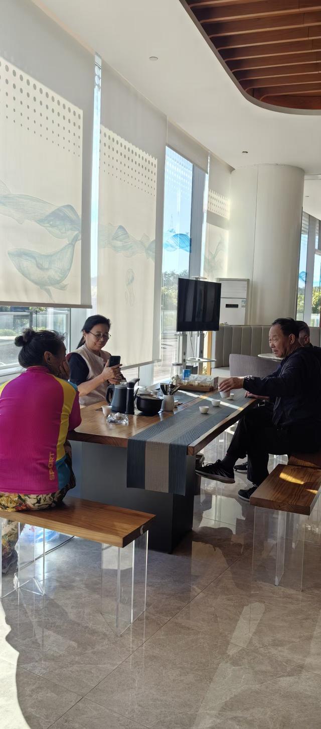 鬓边霜染，心归从容