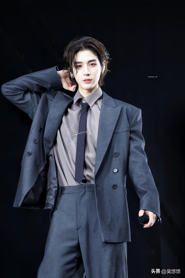 天杀的！世界上怎么会有长得如此完美的人