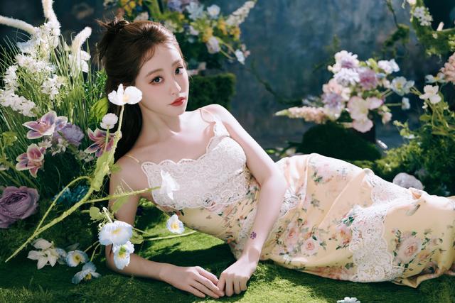 祝绪丹 碎花蕾丝裙 曼妙好身材 优雅娇俏绝绝子