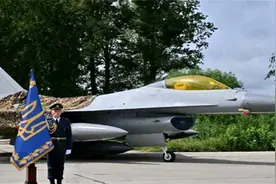 俄军火力全开，大批导弹围着乌总统府炸响，成功逼出隐藏的F16图片