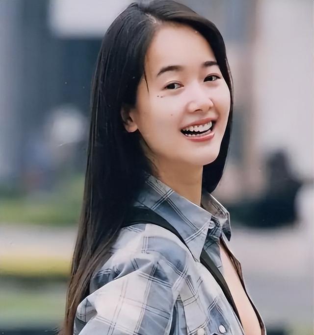 内地第一尤物左小青：戏里宽衣解带令人沉醉，如今48岁依旧迷人