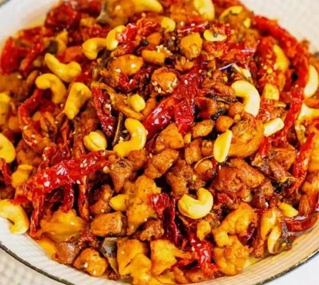 海拔升降间,吃遍可可托海滑雪场!