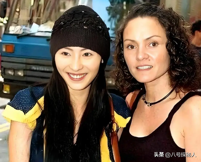 她是张柏芝妈妈，50岁时还演三级片，曾大骂谢霆锋全家人都是戏子