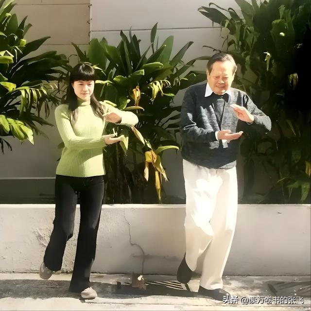 杨光宇赴八宝山送别父亲杨振宁！父亲走了，他仍会把翁帆当亲人