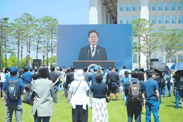 中国驻韩大使馆被砸，韩国警察冷眼旁观，李在明为何选择“沉默”