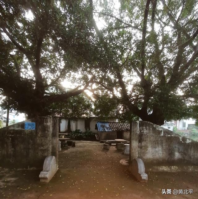 广西南宁市宾阳县消失的古城，除了文保碑还有拆掉一半的城门