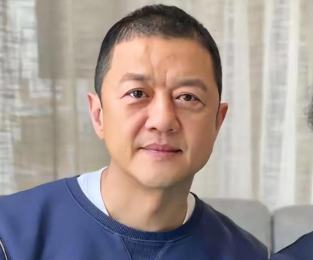 李亚鹏事件再升级！房东助理揭内情，暗指忘恩负义，当地居民发声