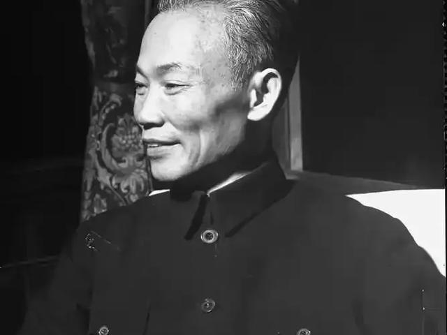 1950年吴石将军牺牲后，敢出来保护他家人的竟然是这两个人