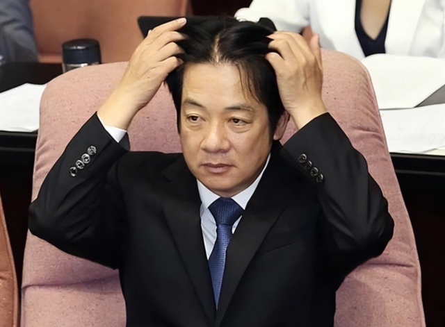 解放军轰炸机出动	，美日沉默12小时，赖清德主动喊出：不挑衅大陆