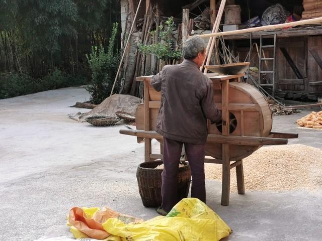 和大舅哥合伙开厂年利200万，他拿185只分我15，我撤资后他急了