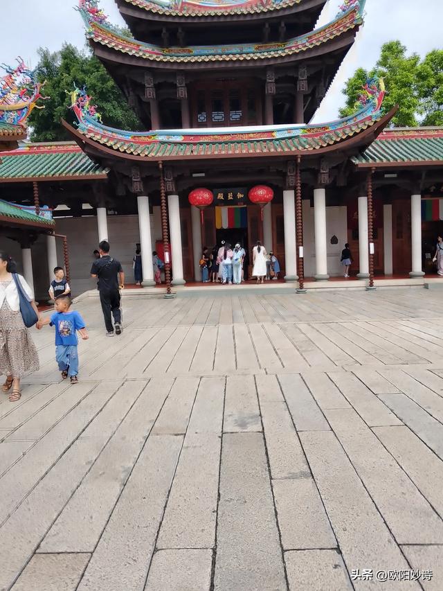 我来夏门去南普通寺卸却“班味”装着“禅意”回烟火人间