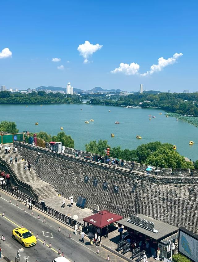 我是广州人，刚从江苏南京回来，实在忍不住想说：对南京五点印象