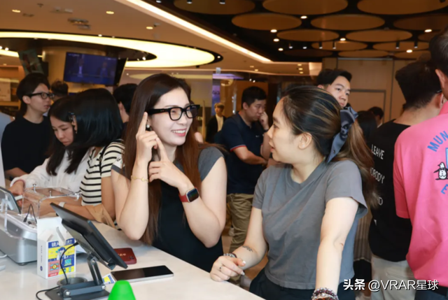 新消息！约3700元HTC首款AI眼镜台湾独卖；Vision Pro 2或年底推出