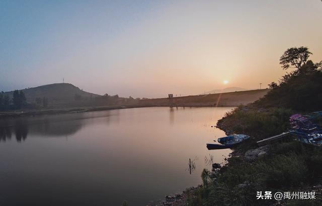 禹州市月湾村：晨起赏美景，余时忙秋收