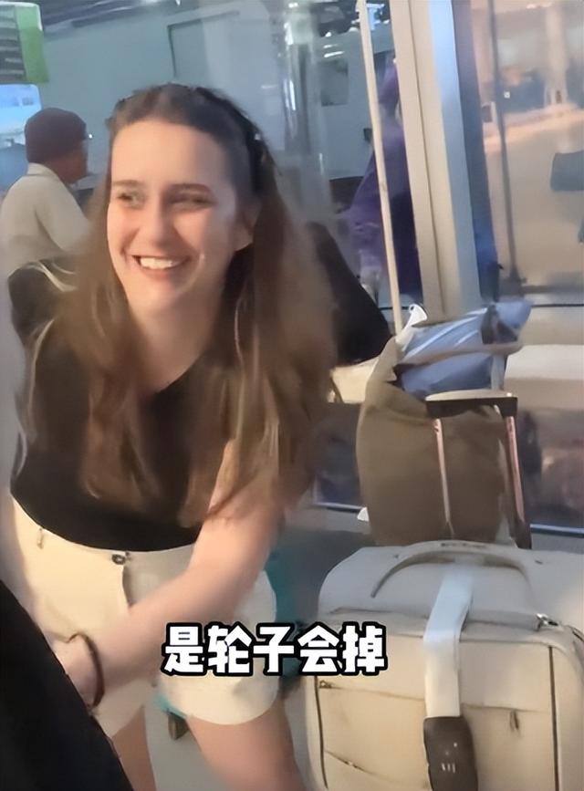 美国姐妹在中国生活10年，最近回到纽约，坐地铁时被吓到