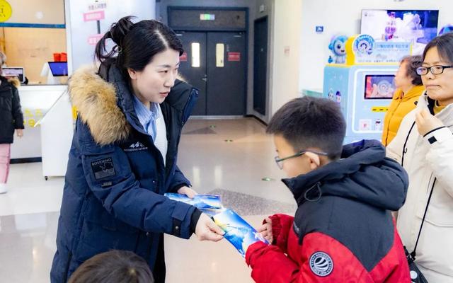 今天的梦幻冰雪馆，每一位游客都收到了一份“可以带走的冬天”！