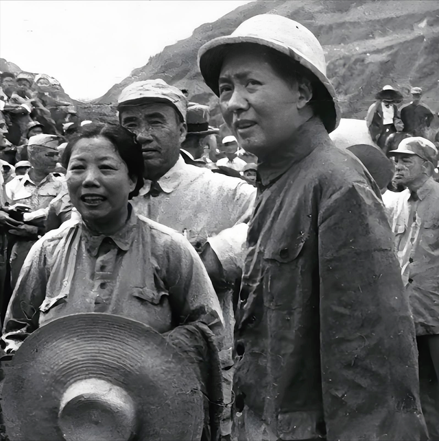 蒋介石在日记中坦承：当初放毛泽东走，全部是“两个不得不”！