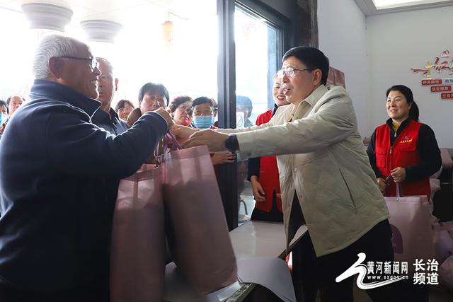 健步行、看民俗、品美食……振兴小镇重阳文化旅游节热闹非凡