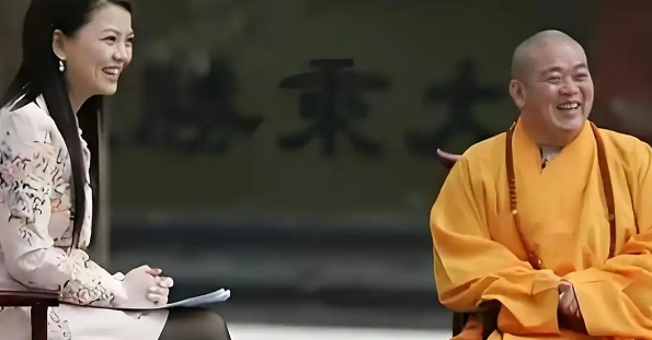 李湘没想到，释永信刚塌房，自己就因一张“黑丝短裙照”被牵连了